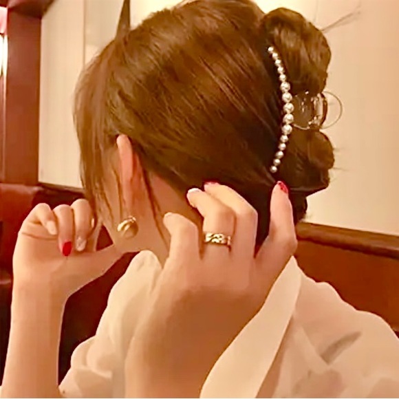 Set 2 Hair Clips Faux Pearl New in Pkg - Picture 2 of 7